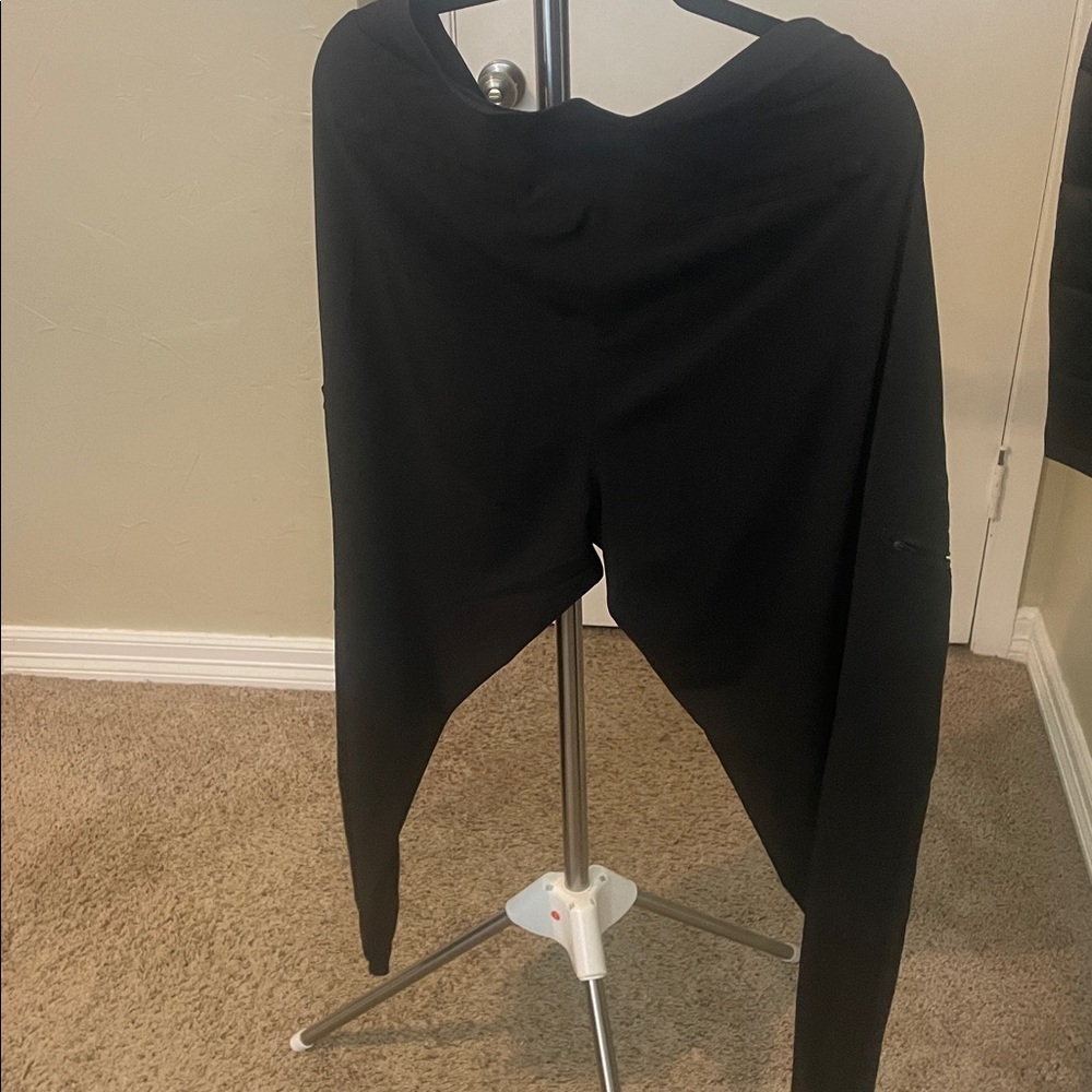Athleta Jet Black Go Far Travel Pant cargo - Picture 5 of 6